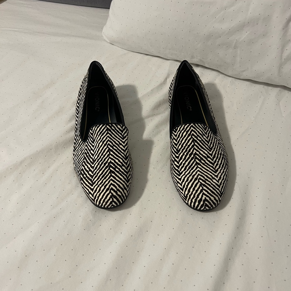 Excellent Condition Willa Vionic loafers. Zebra print. Size 9
